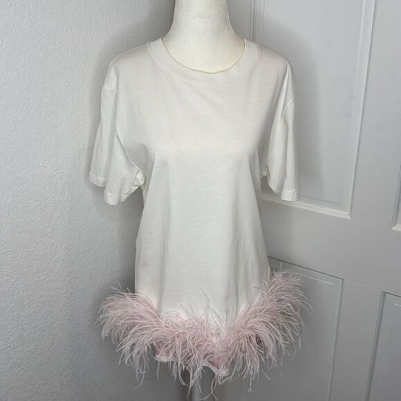NWT Souvenir Brand Tee Clubbing White with Pink Ostrich Feathers Small - Picture 1 of 11